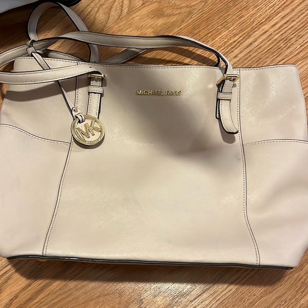 Michael kors GUC, Pale Pink tote. With matching wallet.